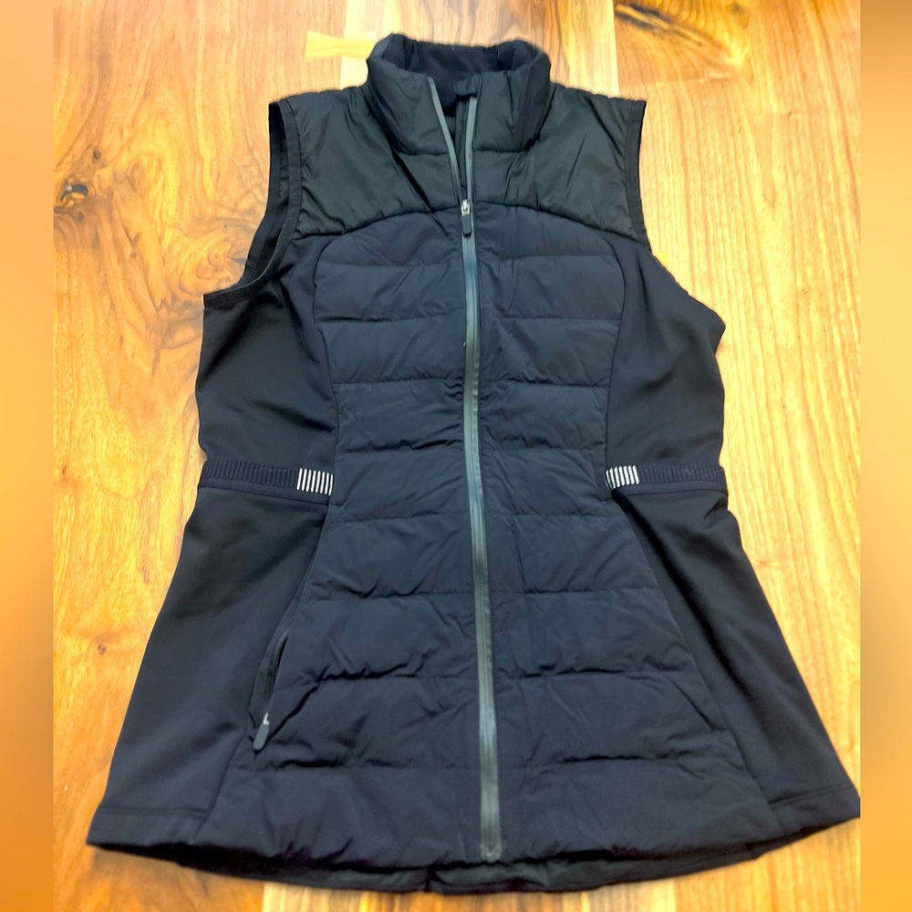 Black lululemon down for it all vest in black size 6